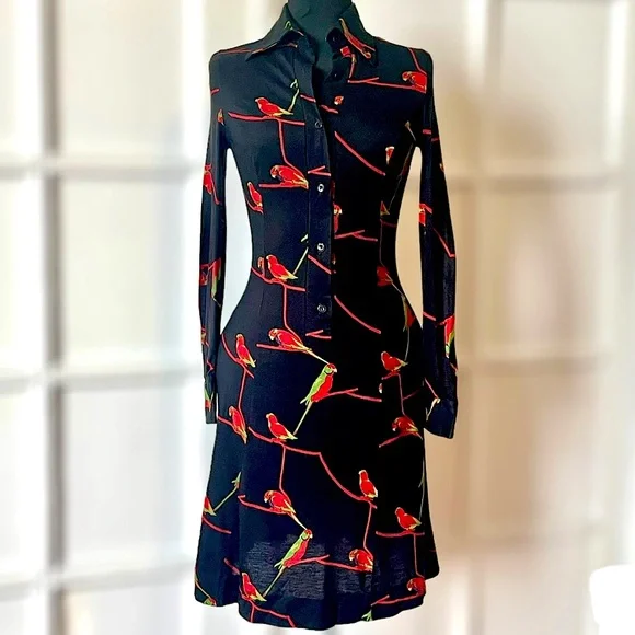 SOLD 70s Shirt Dress Bird Print Dagger Collar Sexy Dress Italy - Picture 2 of 7